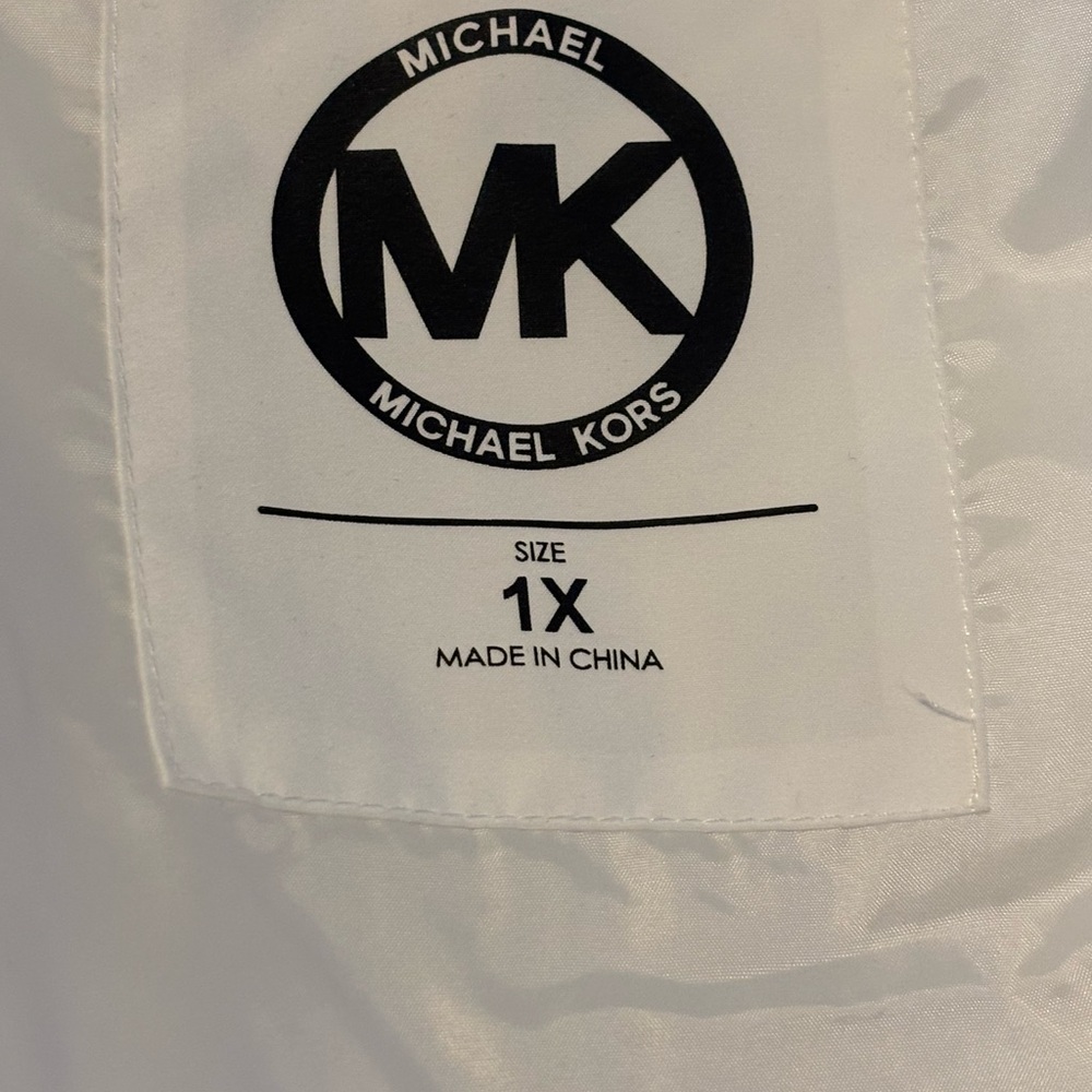 Woman Michael Kors white hooded fur trim parka